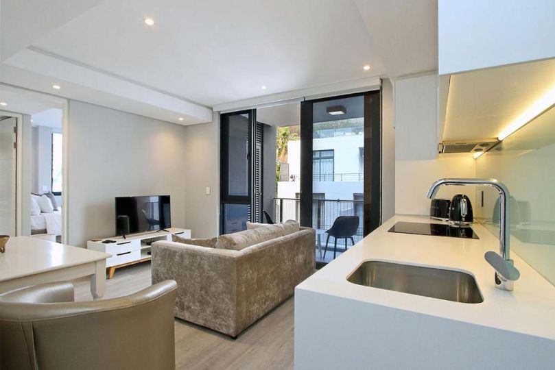 1 Bedroom Apartment at 35 on Main Apartment, Cape Town - imaginea 2