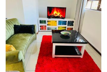 Safi Self Catering Suite-Vincent Apartment, East London - 2