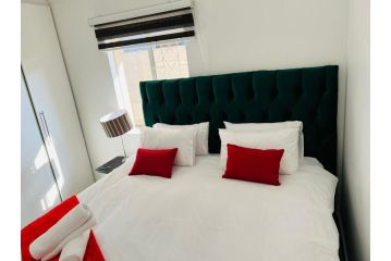 Safi Self Catering Suite-Vincent Apartment, East London - 4