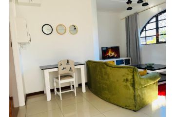 Safi Self Catering Suite-Vincent Apartment, East London - 5