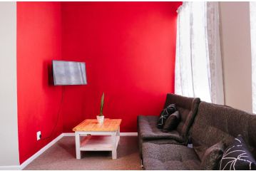 1 Bedroom Flat 100m away from the Beach with WIFI Apartment, Cape Town - 5