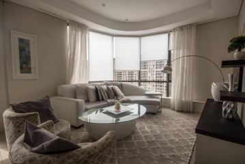 1 BEDROOM LUXURY APARTMENT Sandton Skye Apartment, Johannesburg - 2