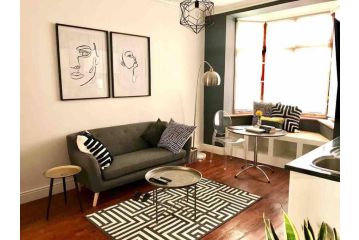 1-Bedroom Sea Point Gem - Perfect Location! Apartment, Cape Town - 1