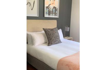 1-Bedroom Sea Point Gem - Perfect Location! Apartment, Cape Town - 5