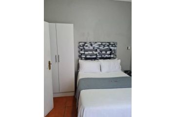 1 bedroom self-catering apartment Apartment, Richards Bay - 4