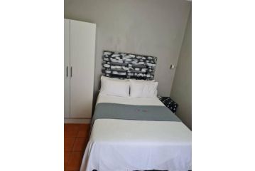 1 bedroom self-catering apartment Apartment, Richards Bay - 3