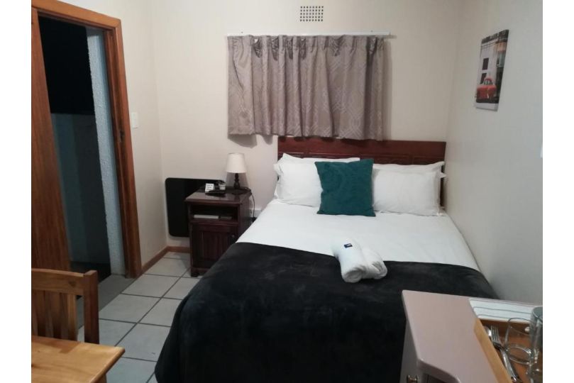 1 on Ross Apartment, Grahamstown - imaginea 3