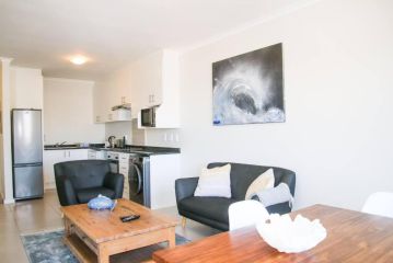 10 Coral Beach - One block from the Beach Apartment, Cape Town - 2