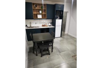 10 Jock Meiring FAMILY unit Apartment, Bloemfontein - 3