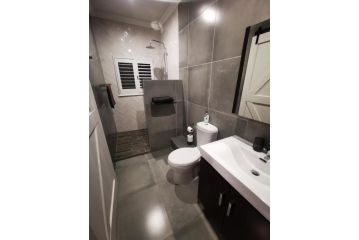 10 Jock Meiring FAMILY unit Apartment, Bloemfontein - 5