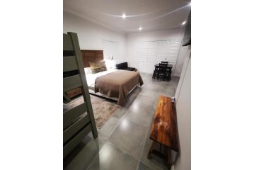 10 Jock Meiring FAMILY unit Apartment, Bloemfontein - 4