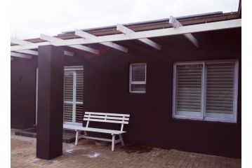 10 Jock Meiring Guesthouse family unit Guest house, Bloemfontein - 1