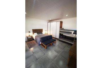 10 Jock Meiring Guesthouse Guest house, Bloemfontein - 2