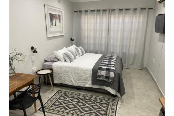 10 Paul Roos Apartment, Kimberley - 1