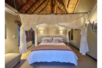 10 Raptors Lodge Chalet, Hoedspruit - 3