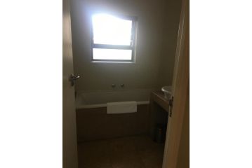 107 Ellefsen Golf Suites Apartment, Langebaan - 2