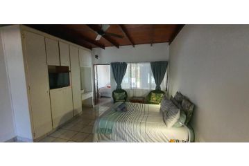 11 Manzini Chalets -Timone's Retreat Apartment, St Lucia - 3