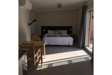 One One Five Albrecht Street Apartment, Bloemfontein - 2