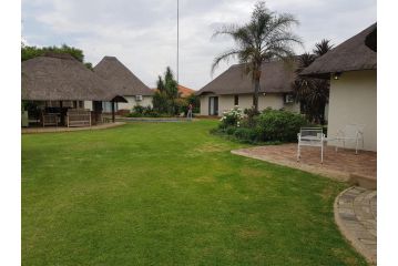 12 On Vaal Drive Guesthouse Guest house, Vanderbijlpark - 2