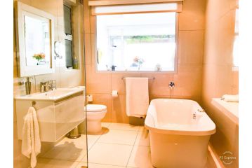 121 Ocean View Drive Studio Apartment, Cape Town - 1