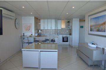 Accommodation Front - Classy 4 Sleeper with Ocean Views Apartment, Durban - 3