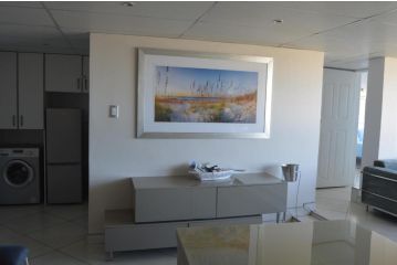 Accommodation Front - Classy 4 Sleeper with Ocean Views Apartment, Durban - 5