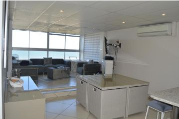 Accommodation Front - Classy 4 Sleeper with Ocean Views Apartment, Durban - 4