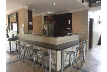Zebula Golf Estate and Spa -Great Heights pax 17 Moi Signature Luxury villa Guest house, Bela-Bela - 5