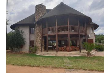 Zebula Golf Estate and Spa -Great Heights pax 17 Moi Signature Luxury villa Guest house, Bela-Bela - 2
