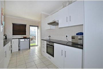 Home on Circle Road Guest house, Cape Town - 4