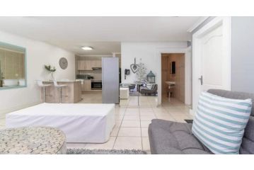 14 Azure Apartment, Cape Town - 4