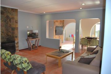 14 Cluster House & Studio Apartment, George - 2