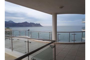 1501 Hibernian Towers Luxury Self Catering Apartment, Strand - 2