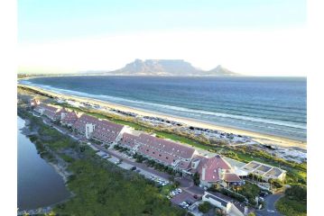 Dolphin Beach H203 Table Mountain Views Apartment, Bloubergstrand - 1