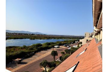Dolphin Beach H203 Table Mountain Views Apartment, Bloubergstrand - 4