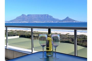 Dolphin Beach H203 Table Mountain Views Apartment, Bloubergstrand - 2