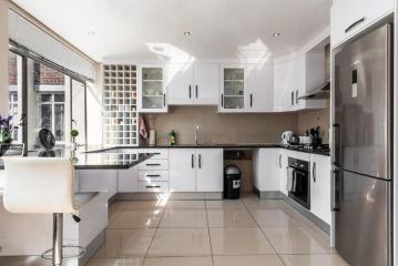519- 66 Keerom Apartment, Cape Town - 1