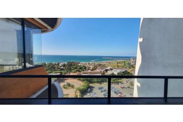 Accommodation Front - Tastefully Furnished 6 Sleeper with Ocean Views Apartment, Durban - 2