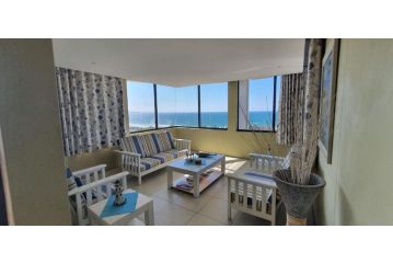 Accommodation Front - Tastefully Furnished 6 Sleeper with Ocean Views Apartment, Durban - 3