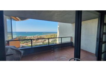 Accommodation Front - Tastefully Furnished 6 Sleeper with Ocean Views Apartment, Durban - 1