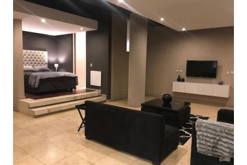 1611: The Franklin Luxury Suites Apartment, Johannesburg - 1