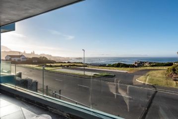 17 Marine - 3Bedroom Sea-Facing Apt101 Apartment, Hermanus - 4