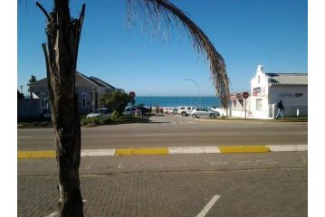 18 Neptunes Terrace Apartment, Jeffreys Bay - 2