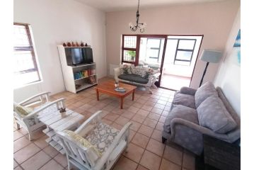 18 on Flame Villa, Jeffreys Bay - 4