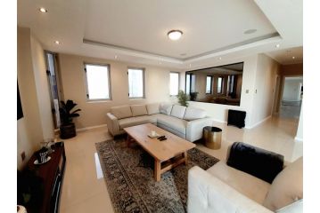 1804 Johannesburg City Penthouse with Rooftop Hot Tub Apartment, Johannesburg - 4