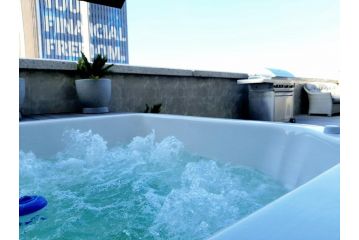 1804 Johannesburg City Penthouse with Rooftop Hot Tub Apartment, Johannesburg - 3