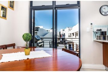 Elegant Beachfront 192 Eden on the Bay Beachfront Apartment, Blouberg, Cape Town Apartment, Cape Town - 2