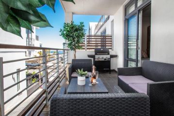 Modern Beachfront 2 Bed Apartment 144 Eden on the Bay, Blouberg, Cape Town Apartment, Bloubergstrand - 1