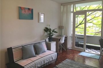 Central Urban Studio with Garden viewSwimming Pool Apartment, Cape Town - 2