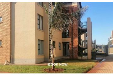 2-bedroom apartment in a security complex Apartment, Kimberley - 1